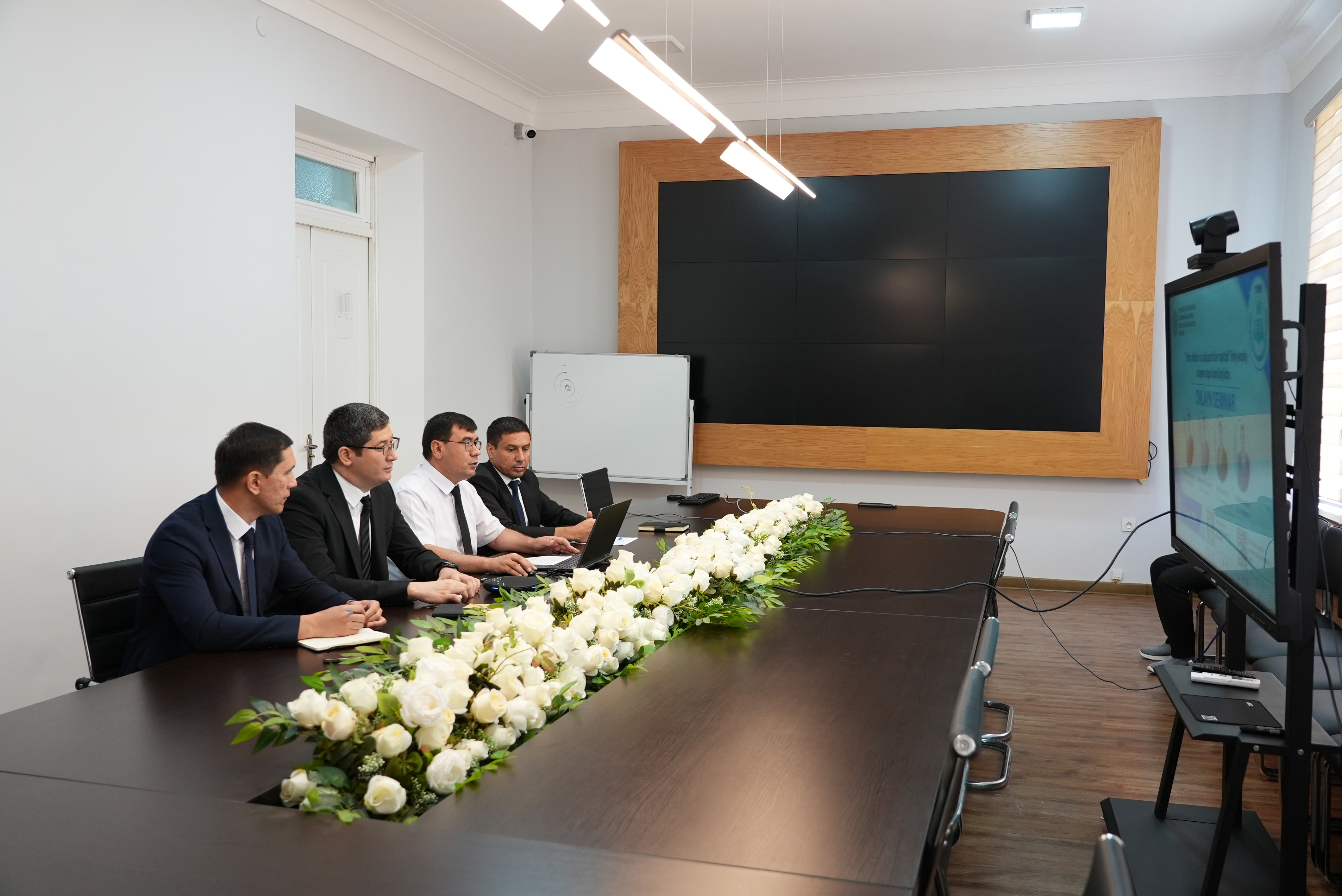 “Yosh olimlar va tadqiqotchilar maktabi” o‘quv kursi bo‘yicha seminar-trening o‘tkazildi