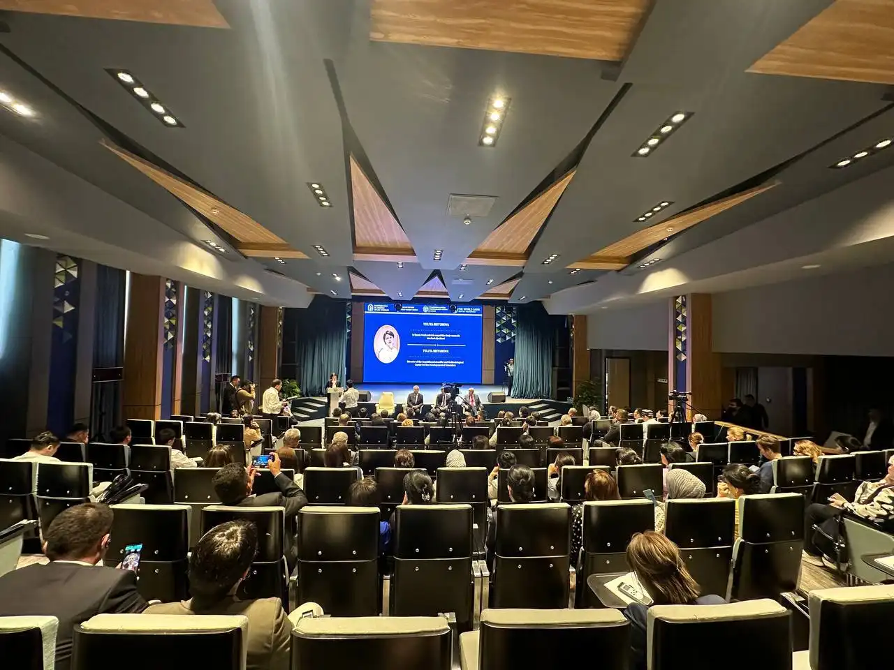 “PISA–2025 tadqiqoti tajriba-sinov jarayonlarida test administratorlarining vazifalari” mavzusidagi seminar-trening boʻlib oʻtmoqda