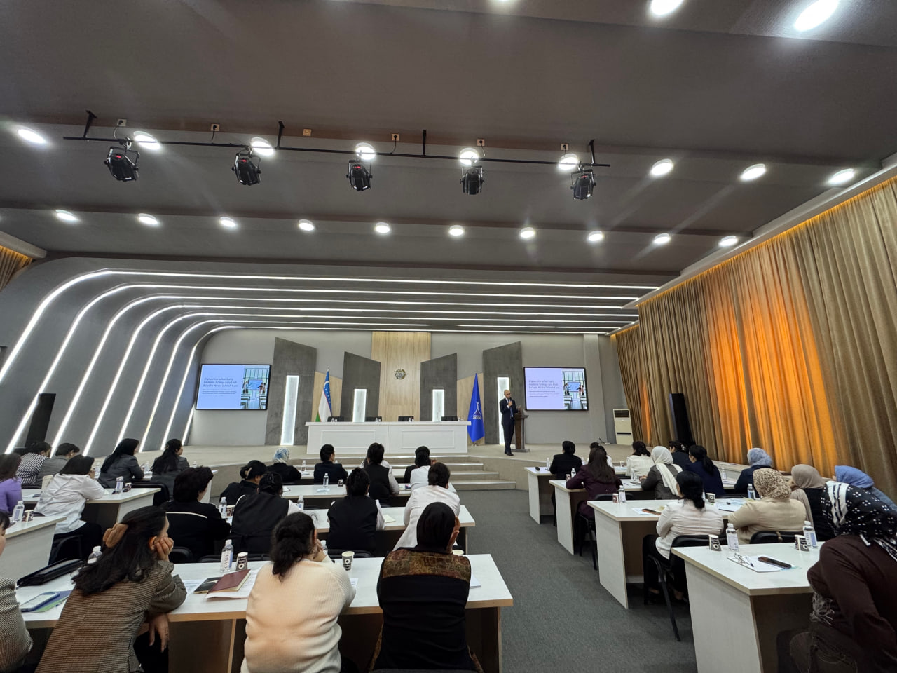 Maktabgacha taʼlim tizimida raqamli texnologiyalardan foydalanish boʻyicha seminar-trening tashkil etildi