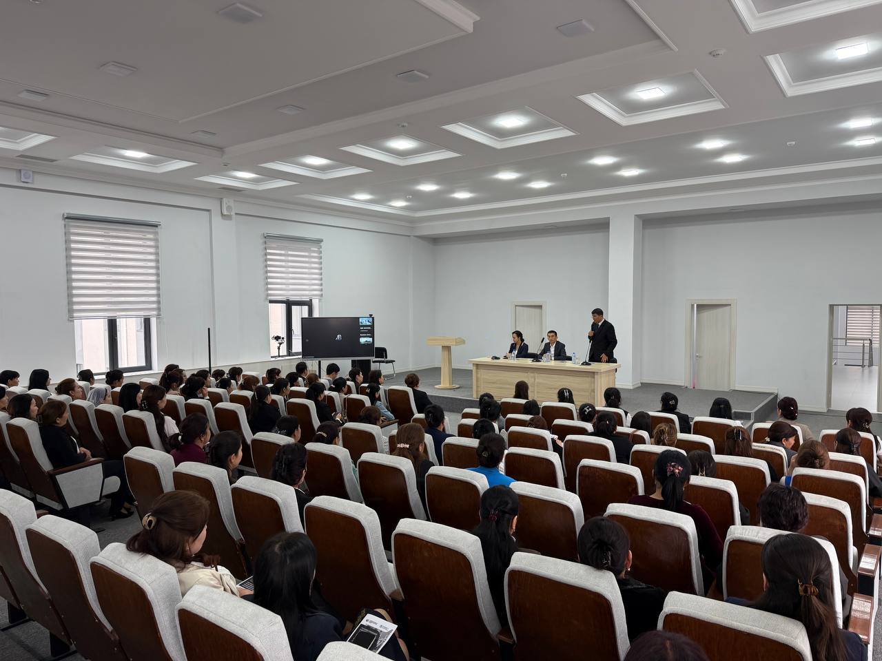 Nukusda “Ta’limda psixologik farovonlikni birga yaratamiz” mavzusida seminar o‘tkazildi